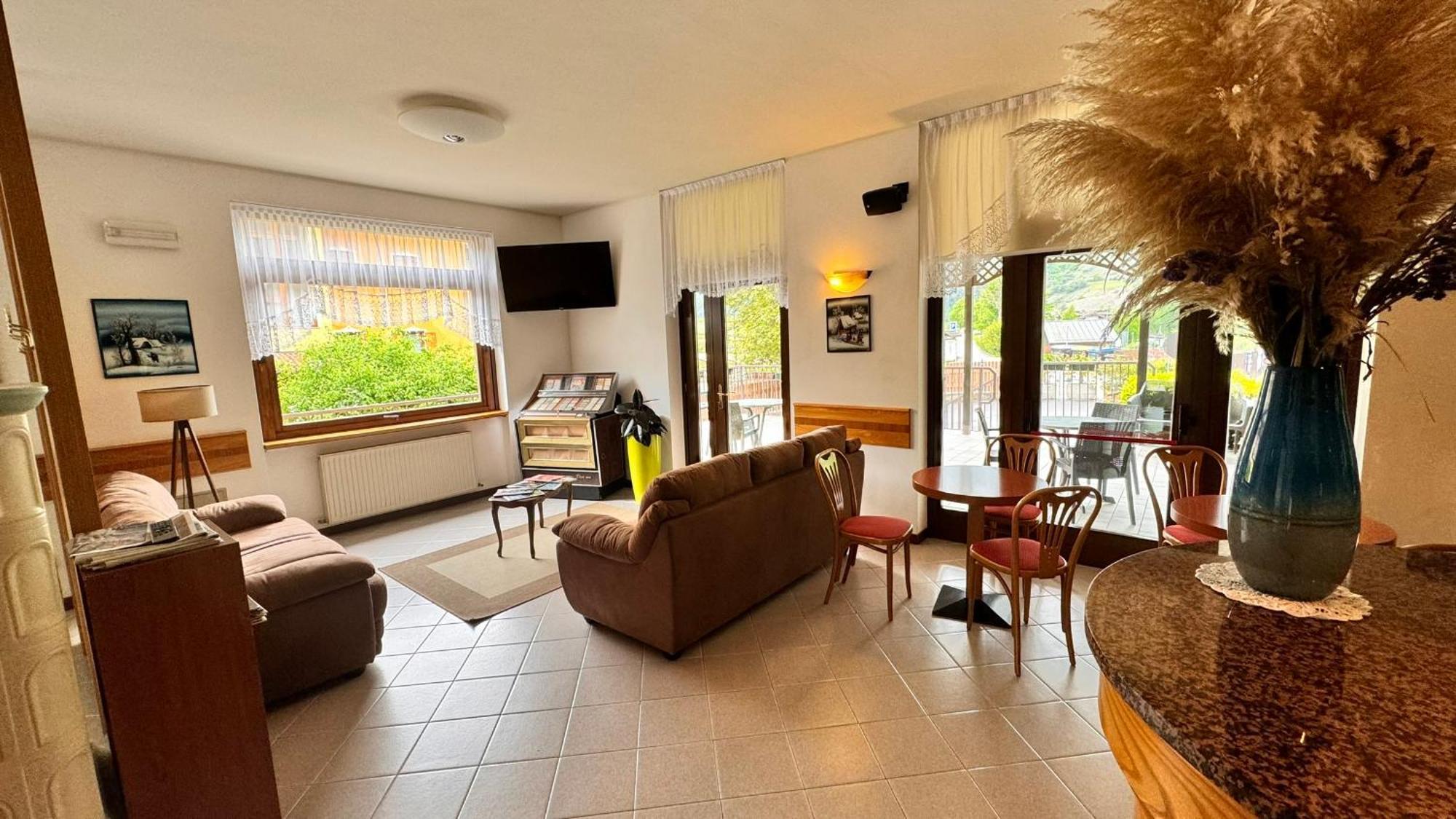 Albergo Stella Alpina Tenno Buitenkant foto