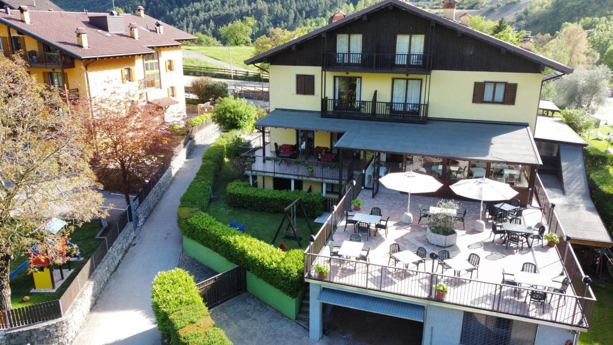 Albergo Stella Alpina Tenno Buitenkant foto