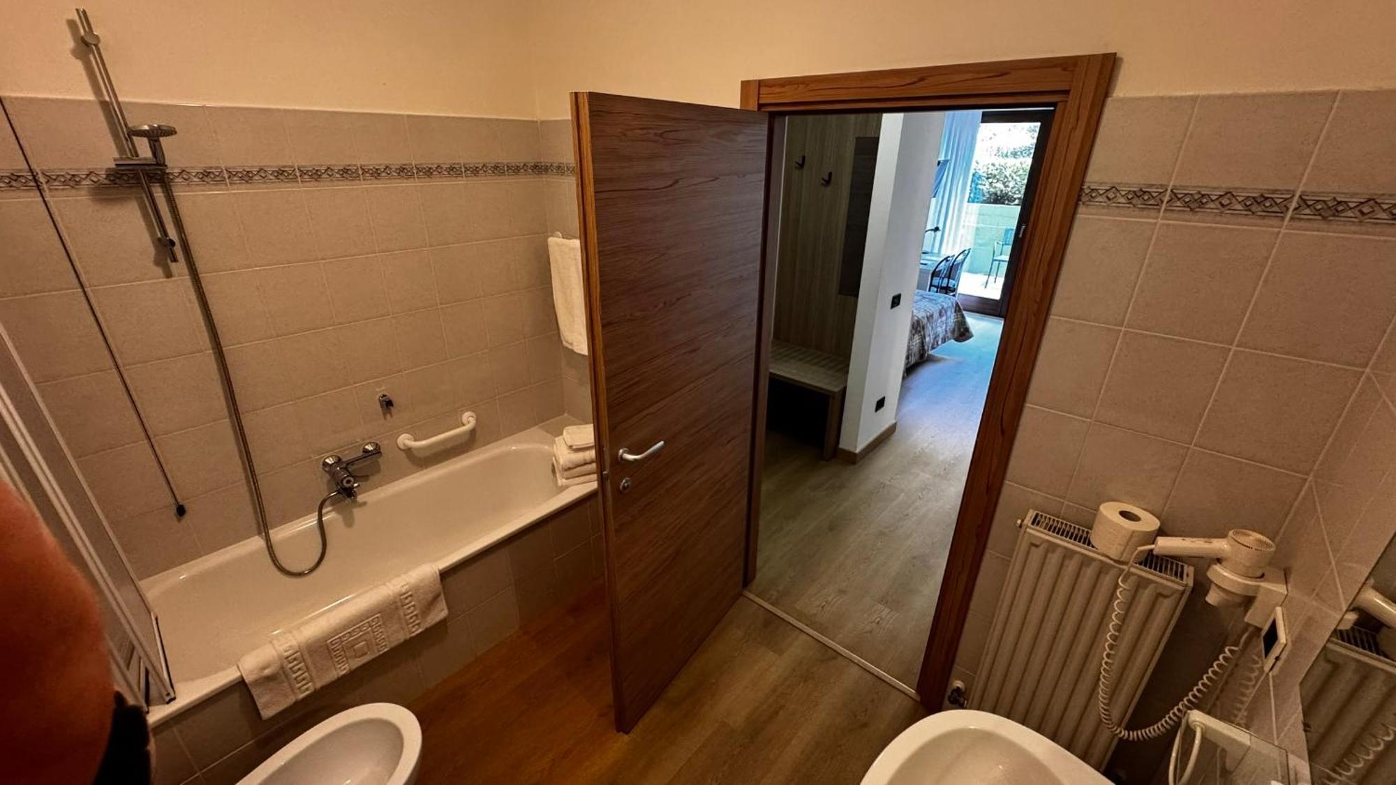 Albergo Stella Alpina Tenno Buitenkant foto